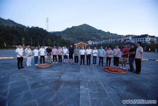 黔鲁沪晋四队职业棋手参预高粱归仓庆典